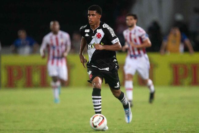 Andrey Santos playing for Vasco da Gama 