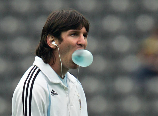Why footballers chew gum and spit while playing 